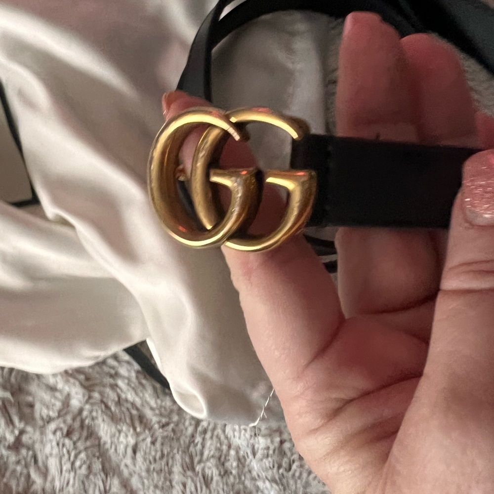 Black thin Gucci belt